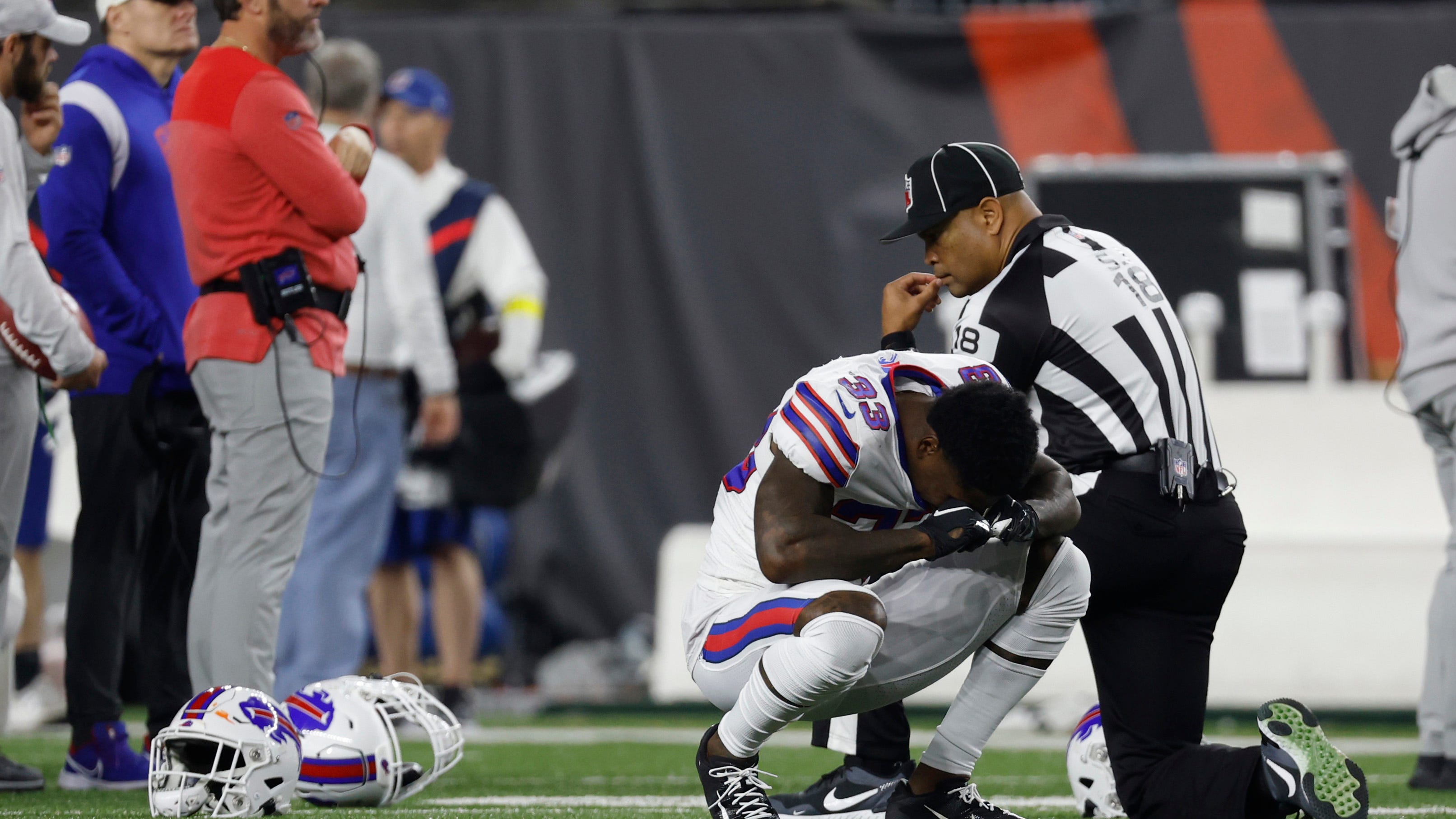 NFL, sports world reacts to injury to Bills' Hamlin