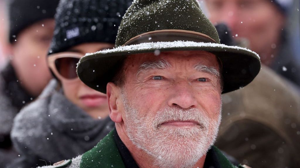 Bicyclist crashes into Arnold Schwarzenegger, and he takes bike for repair