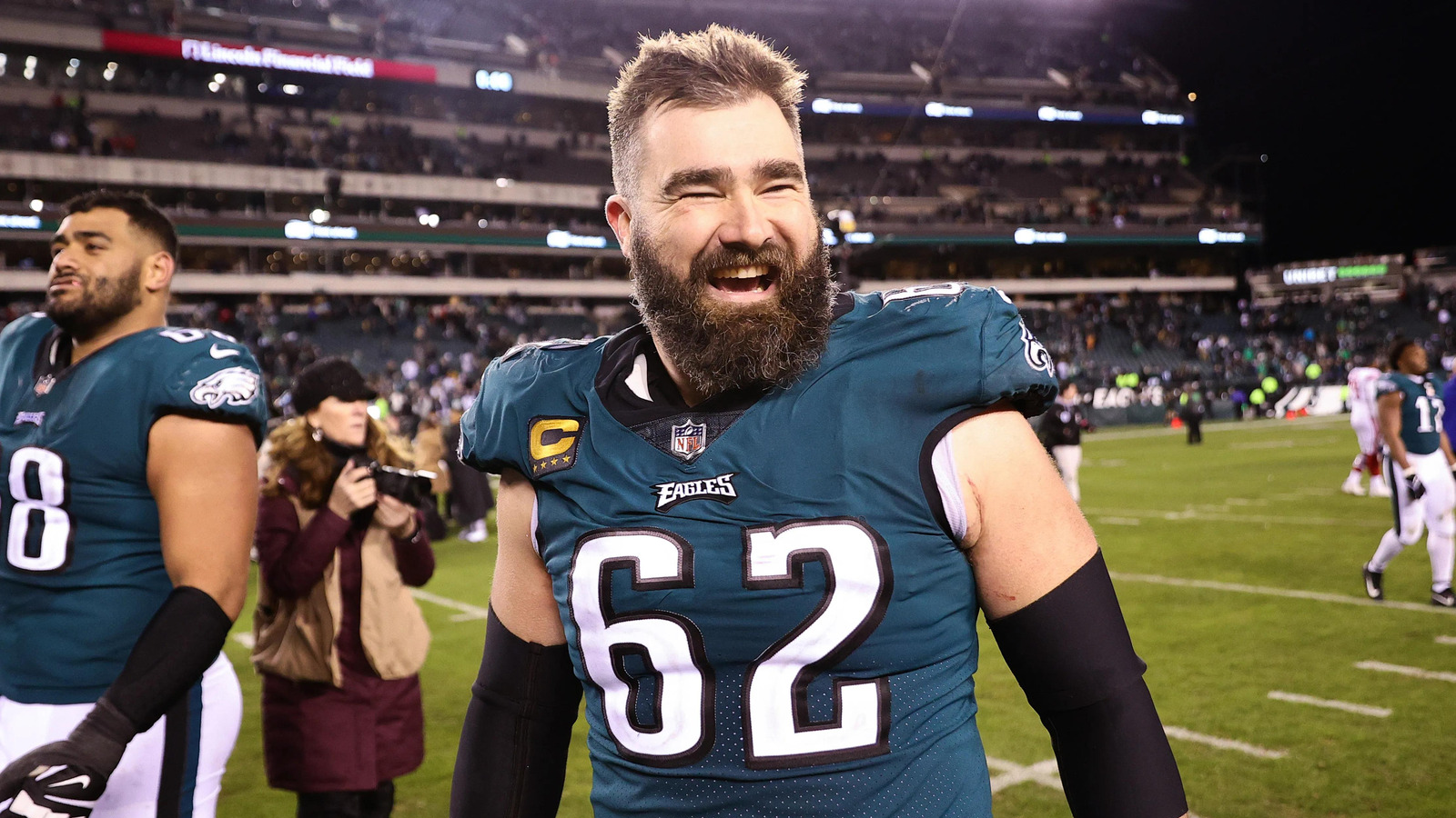 Jason Kelce announces he will return for 2023 season with the Eagles