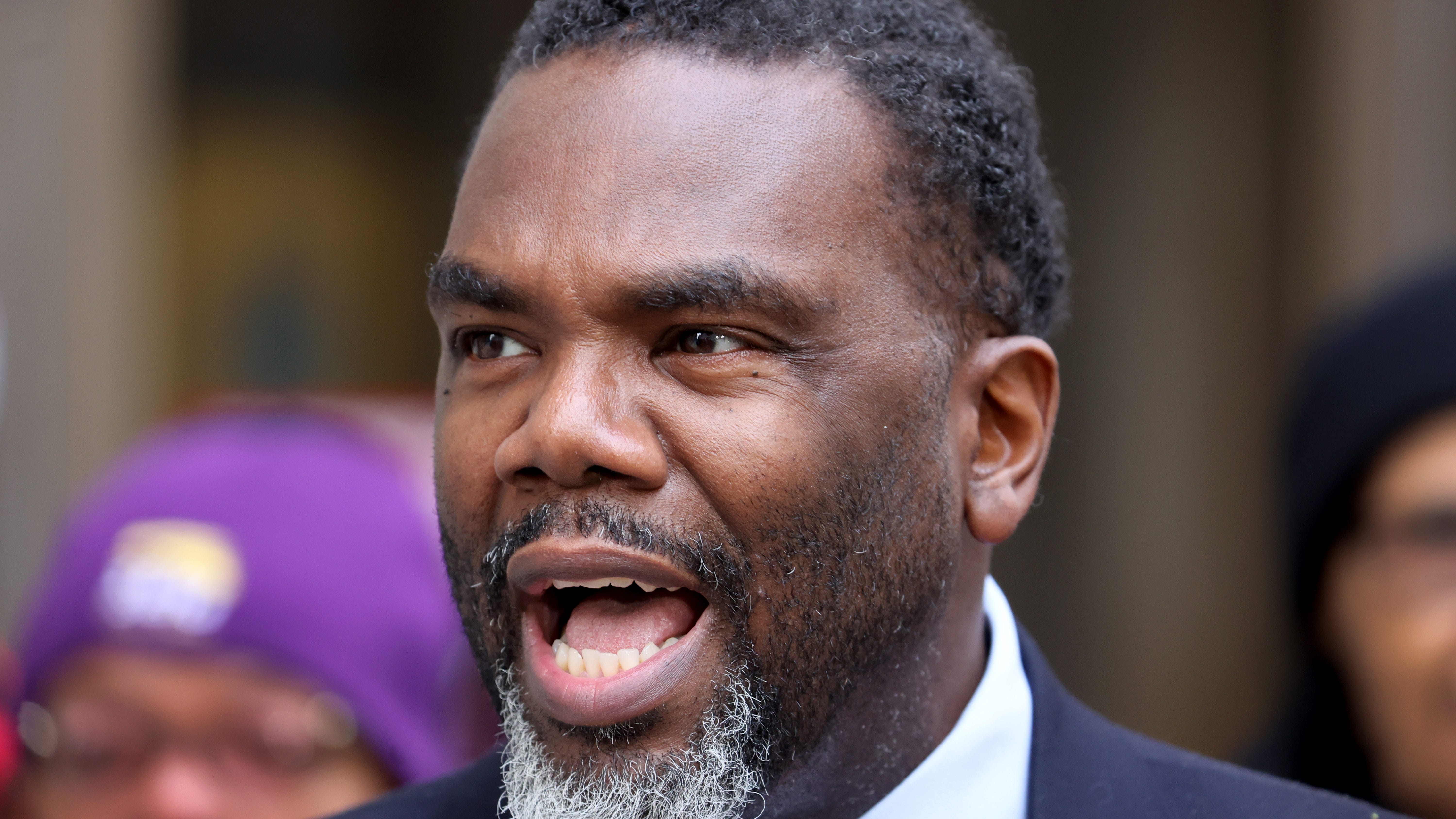 Mayoral hopeful Brandon Johnson wins endorsement from South Side pastor