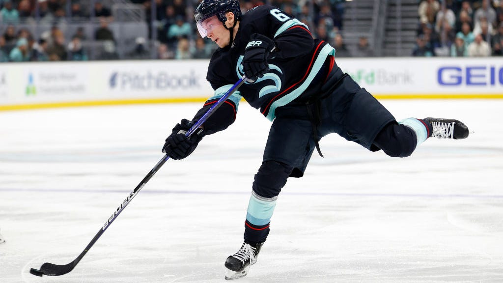 Bruins reportedly signing forward Morgan Geekie