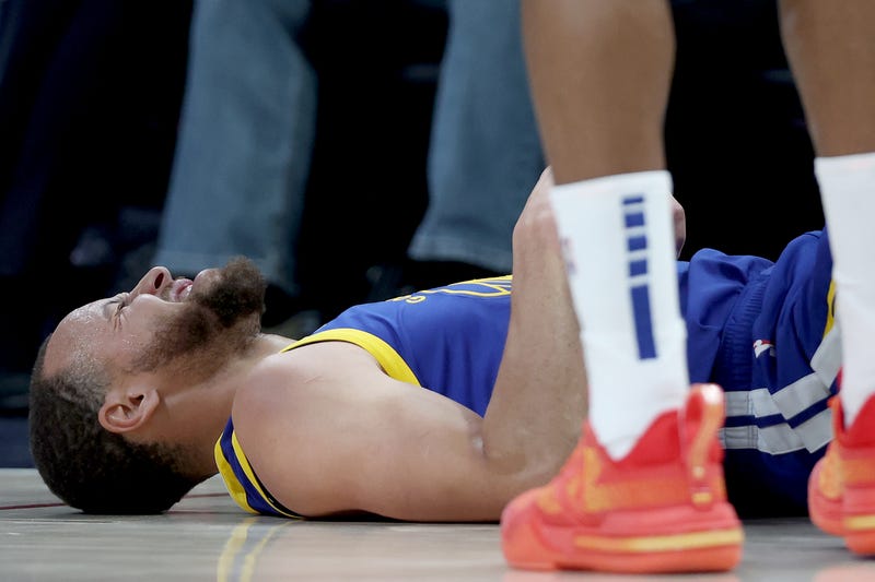 WATCH: Steph Curry rehabs at Warriors practice facility