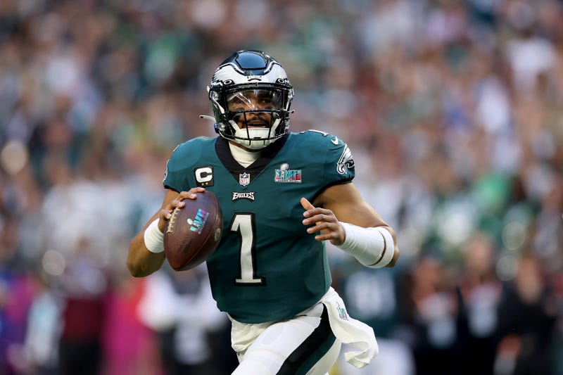 GLENDALE, ARIZONA - FEBRUARY 12: Jalen Hurts #1 of the Philadelphia Eagles looks to throw a pass against the Kansas City Chiefs during the first quarter in Super Bowl LVII at State Farm Stadium on February 12, 2023 in Glendale, Arizona. (Photo by Christian Petersen/Getty Images)