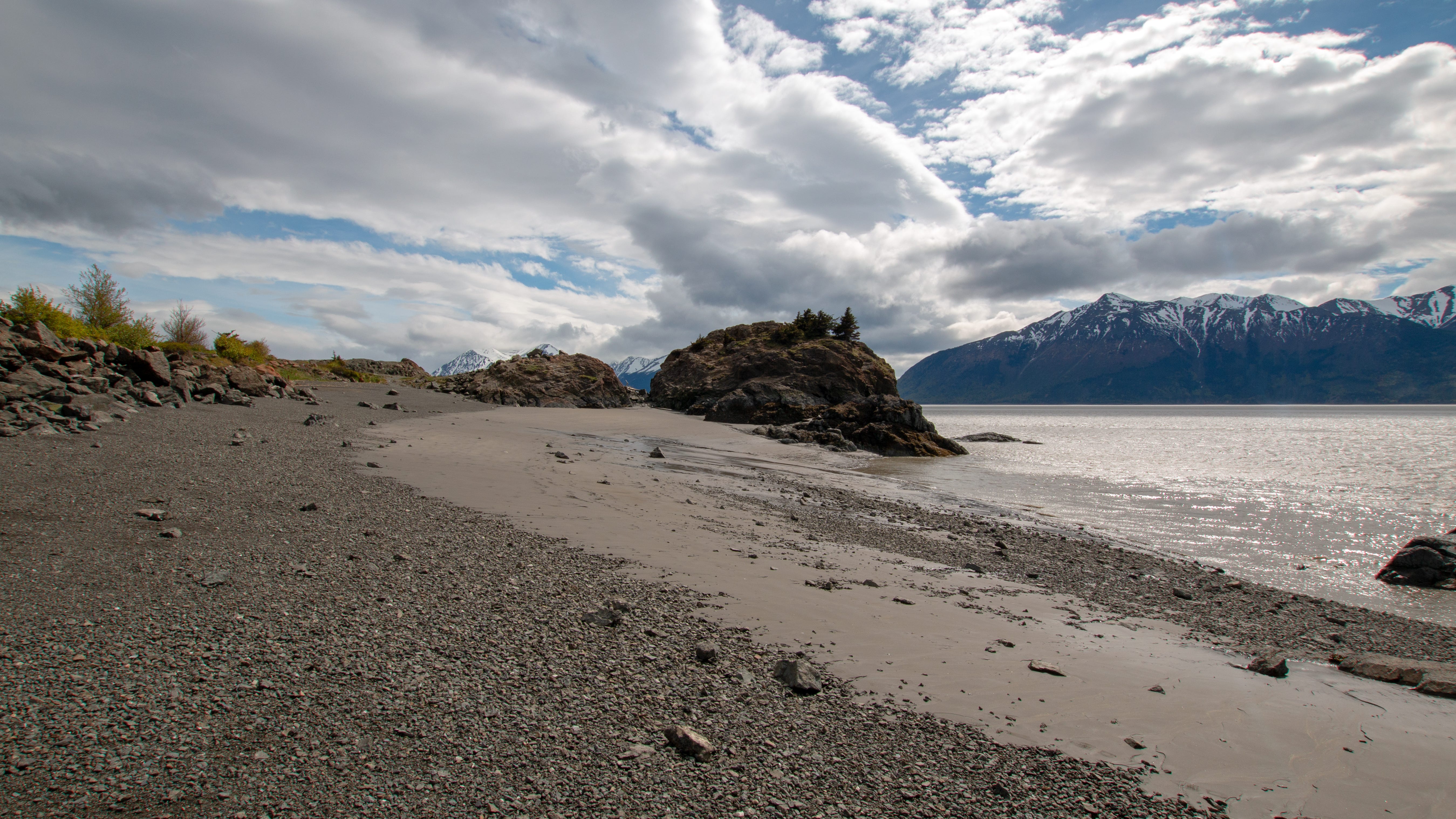 Lake Bluff man dies in Alaska after getting stuck in tidal mud flats