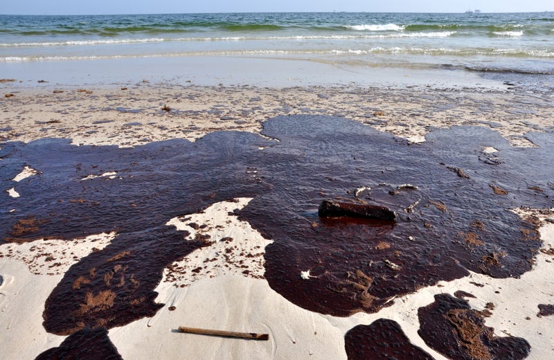 A pipeline fracture has caused 126,000 gallons of oil to spill into the ocean off the coast of Orange County.