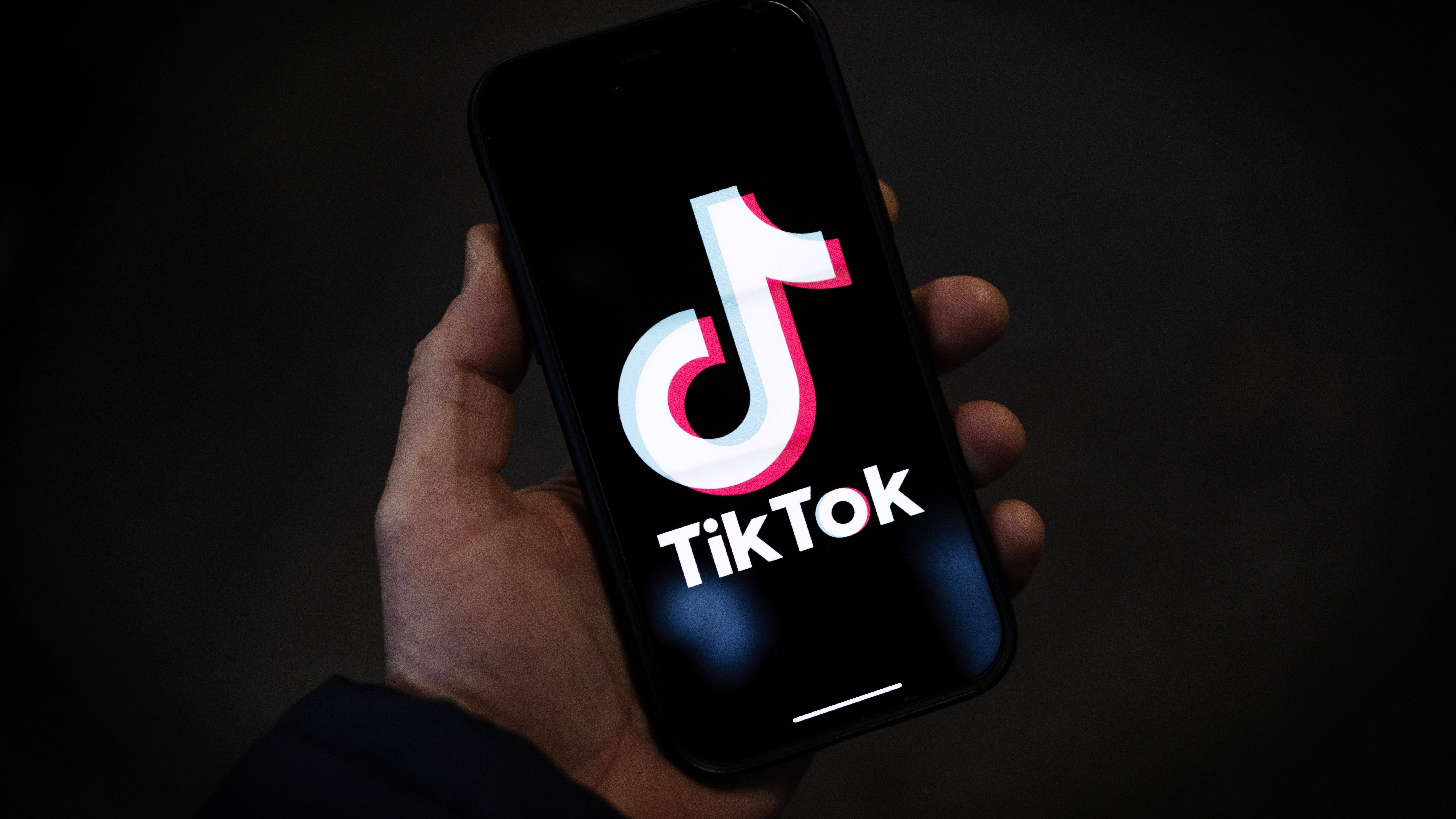 NYC bans TikTok from government phones on security concerns