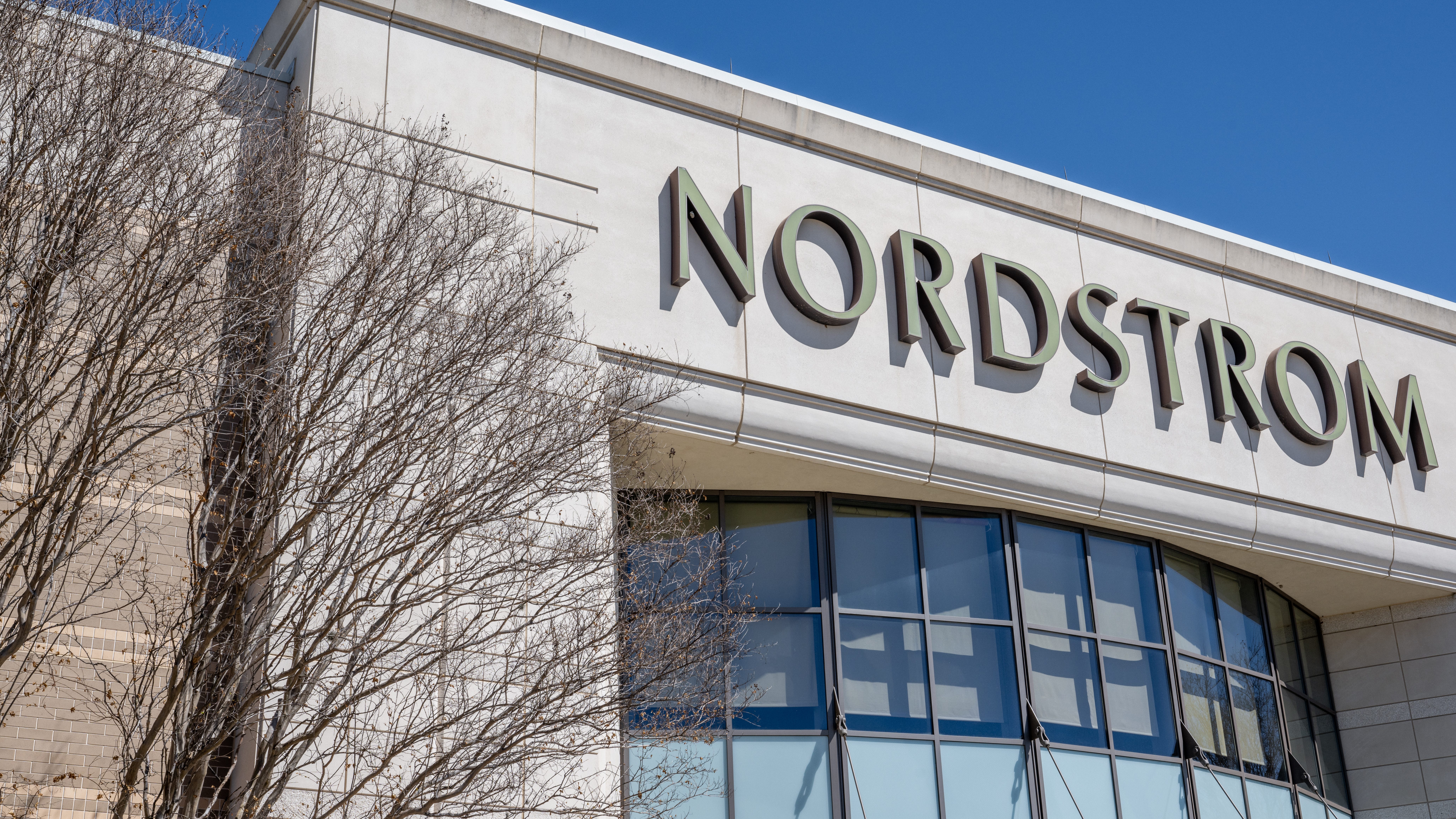 Luxury department store at Twelve Oaks Mall back open after bomb threat forced midday evacuation; Police say there is no threat to the public