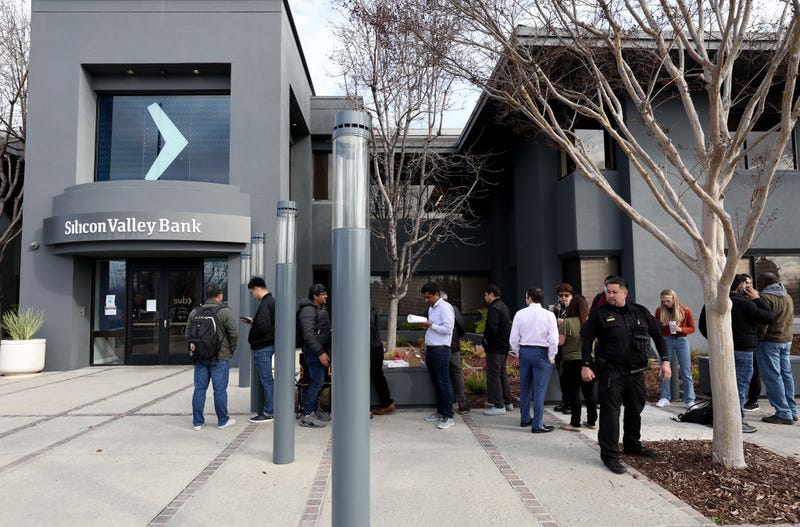 People line up outside of a Silicon Valley Bank office on March 13, 2023 in Santa Clara, California. Days after Silicon Valley Bank collapsed, customers are lining up to try and retrieve their funds from the failed bank. The Silicon Valley Bank failure is the second largest in U.S. history. (Photo by Justin Sullivan/Getty Images)