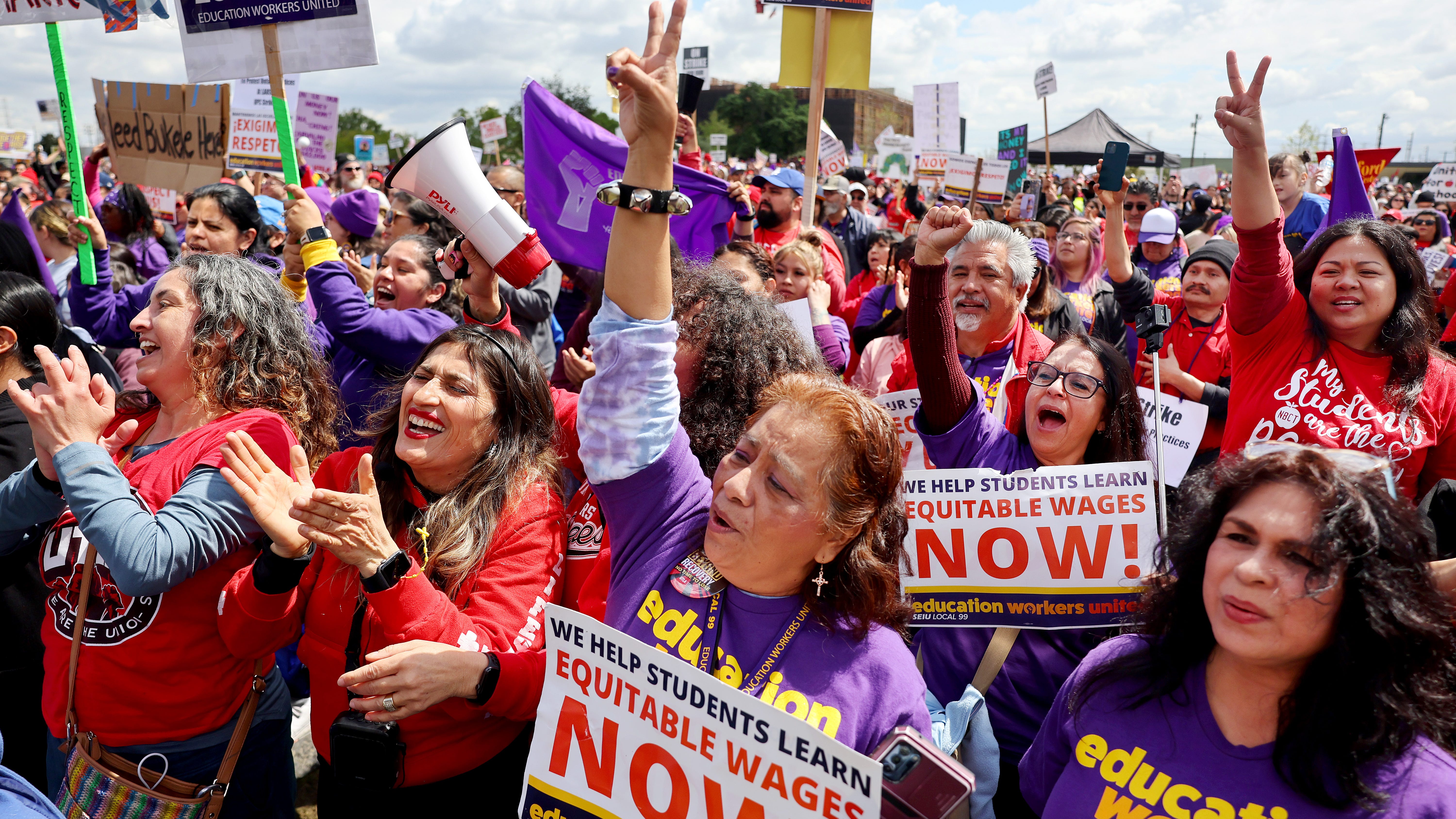 LAUSD, unions agree on tentative deal after three-day strike