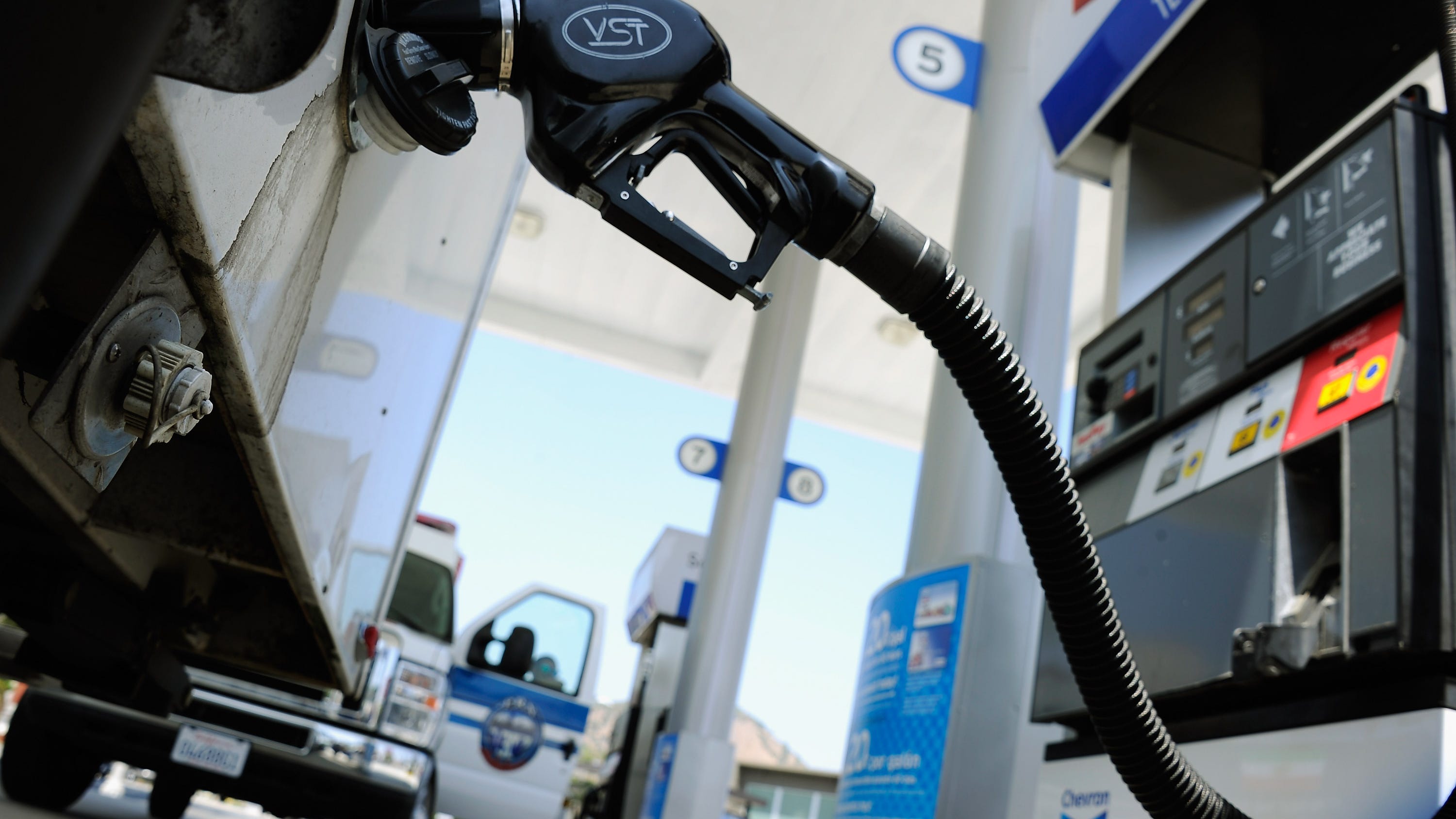 Gas prices drop to lowest amounts since March 9