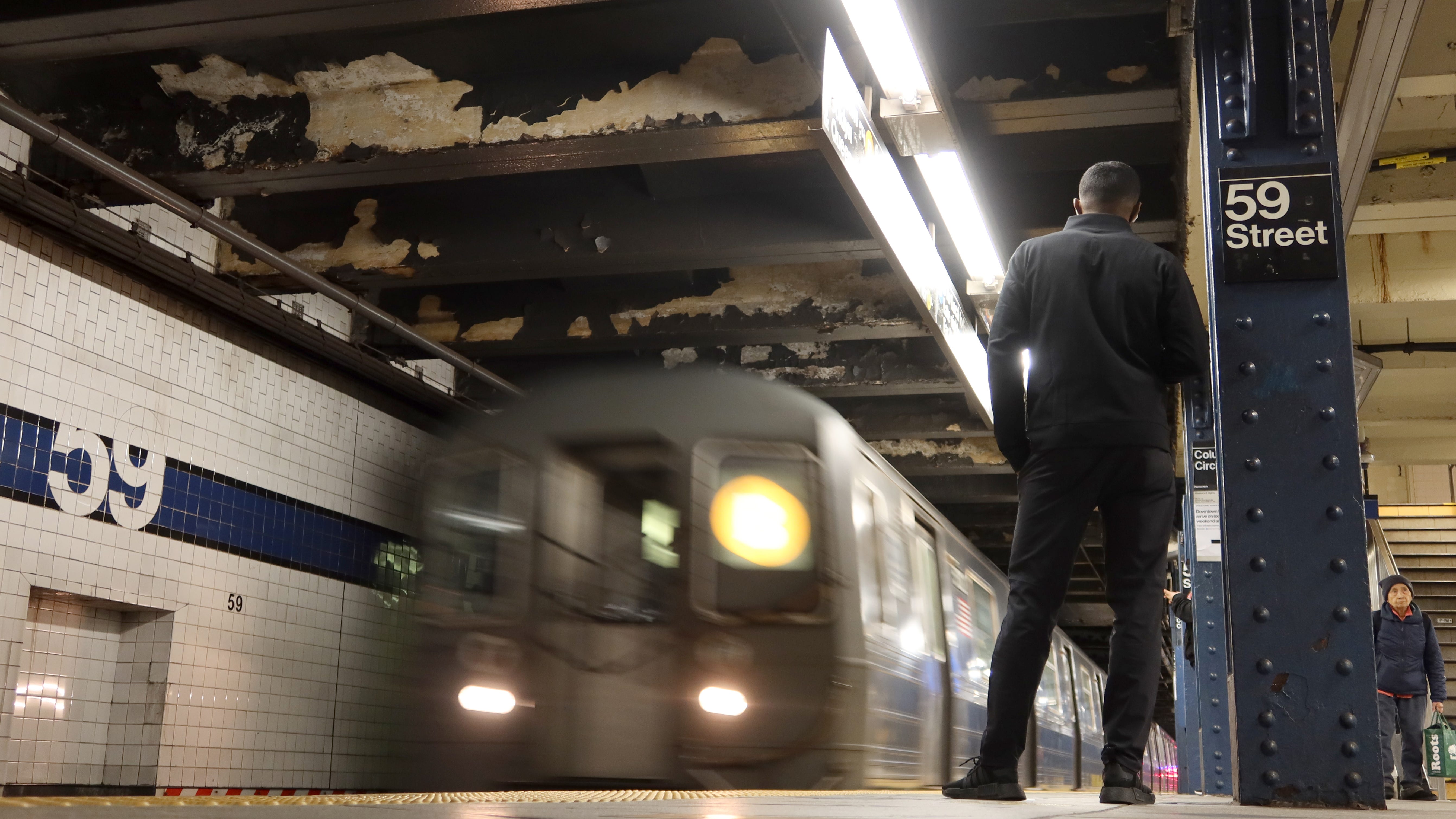 Elon Musk's Twitter payment plan puts NYC subway alerts at risk