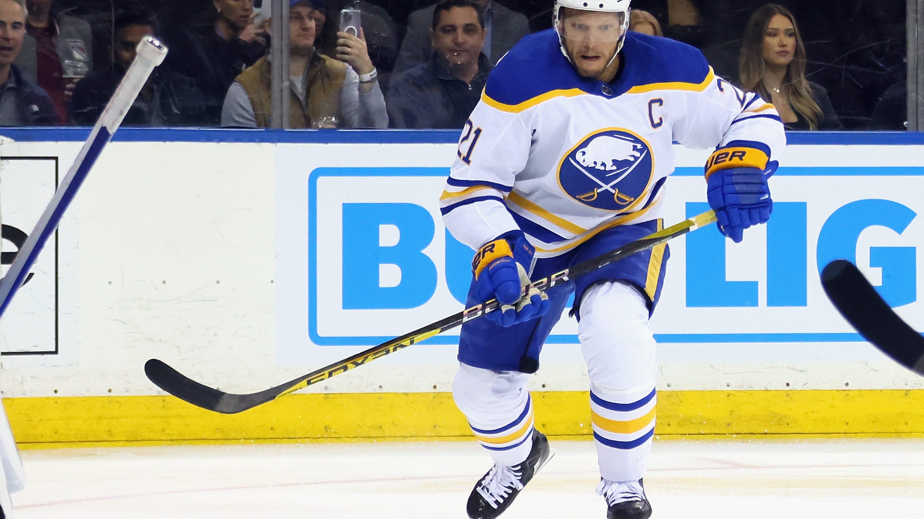 Sabres re-sign Kyle Okposo to one-year, $2.5 million deal