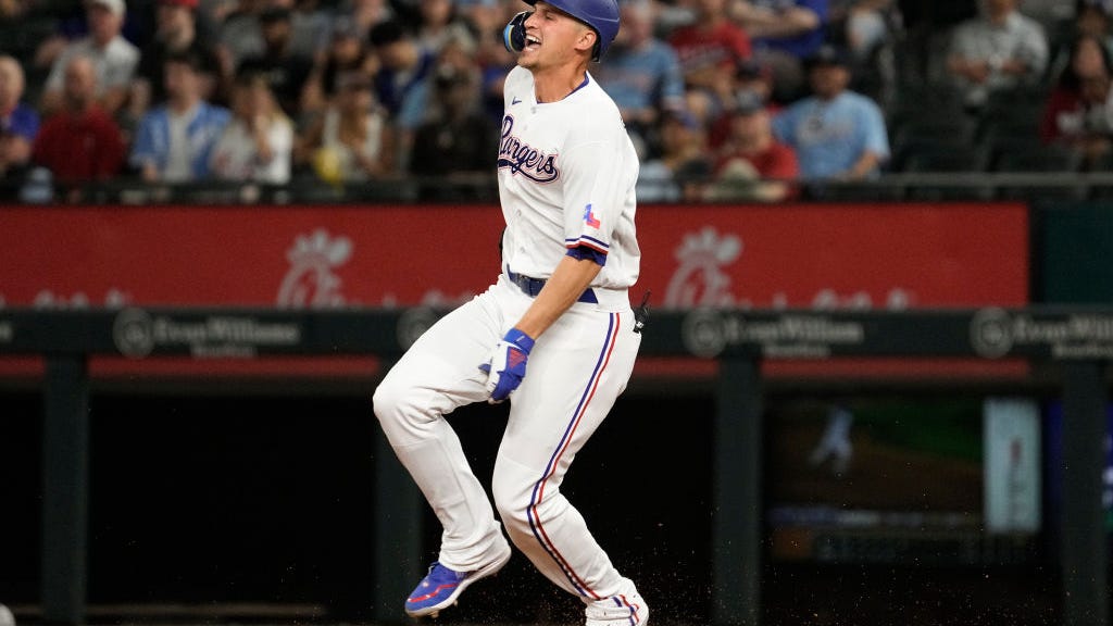 Rangers SS Corey Seager leaves with hamstring injury