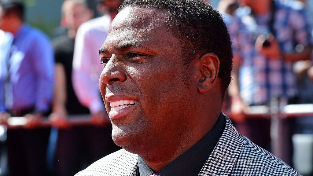 Former Dallas Maverick, NBA star Cedric Ceballos fighting COVID-19