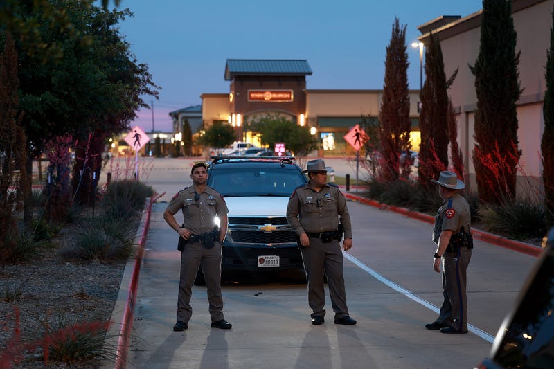 Texas mall shooter "not a vetearan," Pentagon declares