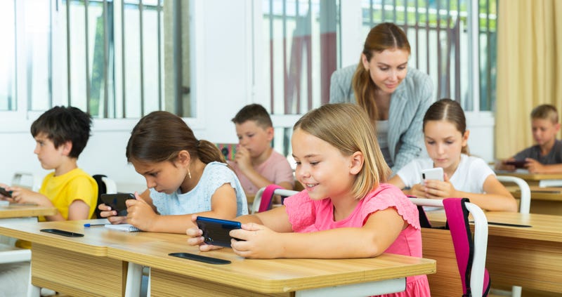 New student cell phone policy will be a challenge for school districts to enforce
