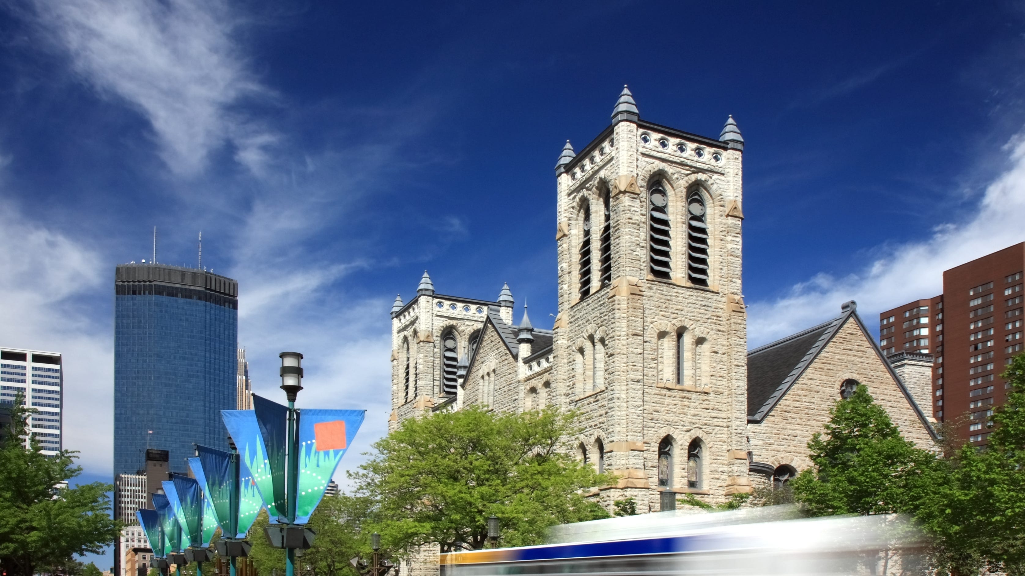 Minneapolis Mayor and business leaders consider making Nicollet Mall pedestrian only in effort to revitalize downtown