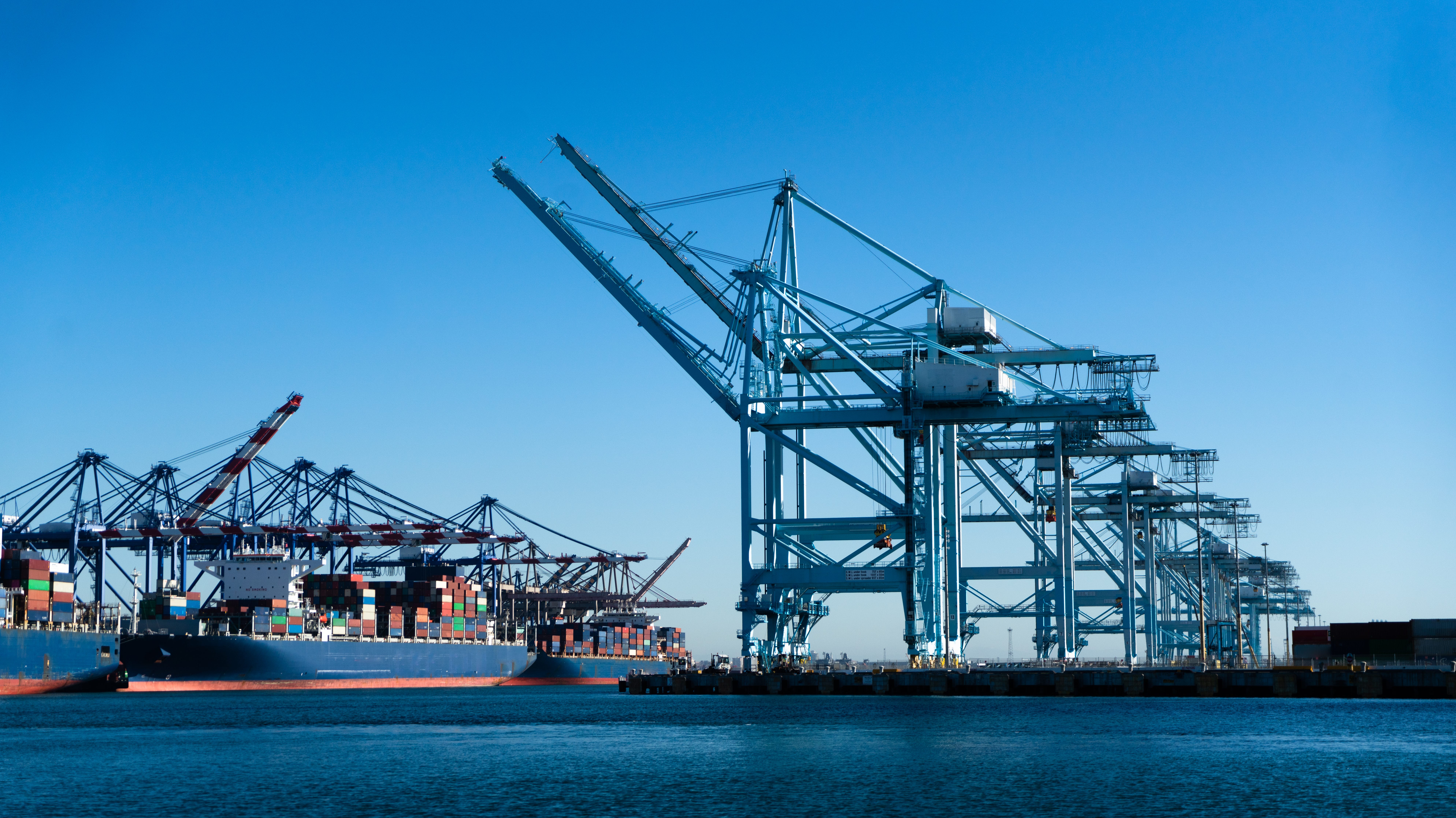 L.A. & Long Beach dockworkers vote on new contract with 32% pay bump