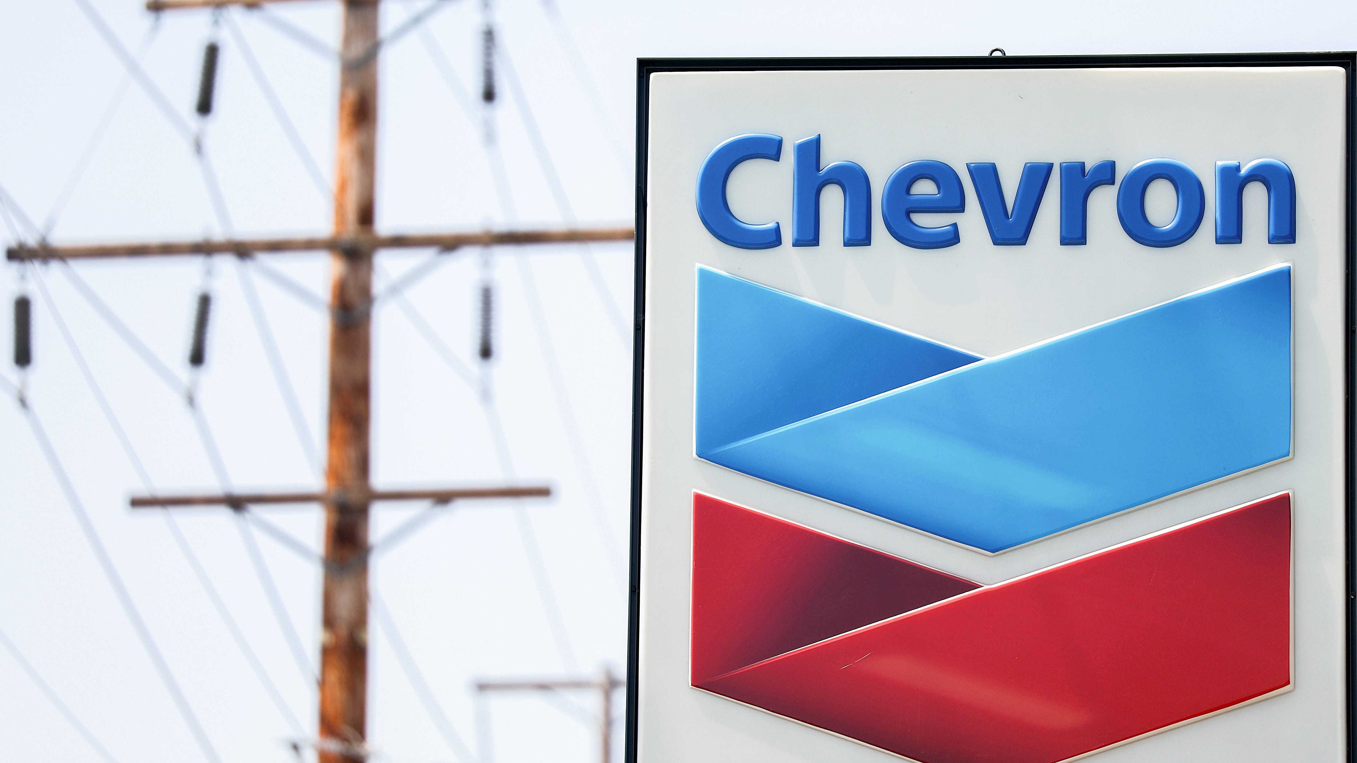 Banning Chevron robbed, suspect at large
