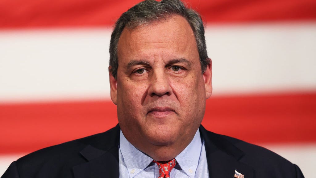 FOX host apologizes about Chris Christie weight joke
