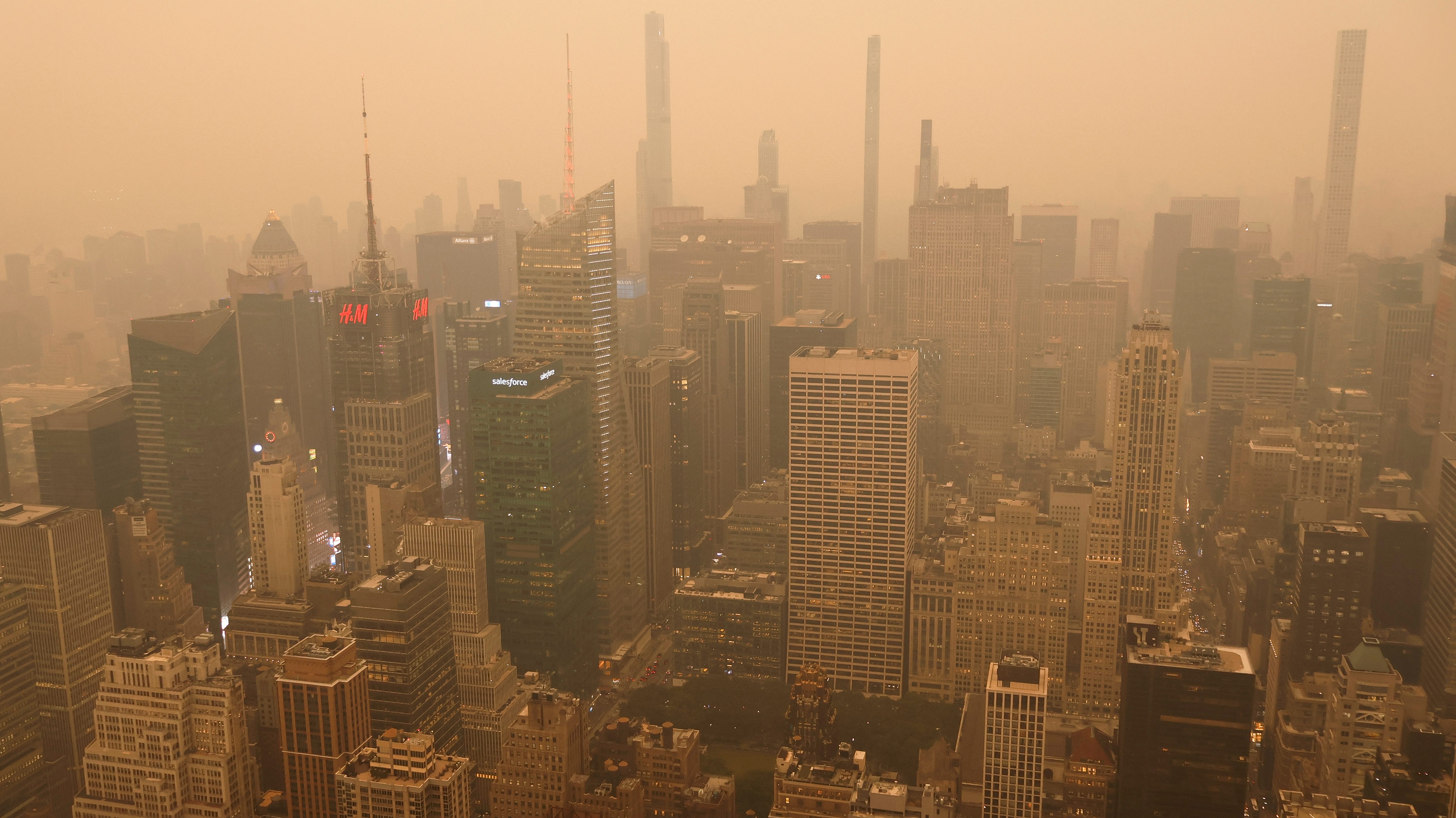 PHOTOS: Wildfire smoke over NYC leads to air quality alert, cancellation of outdoor school activities
