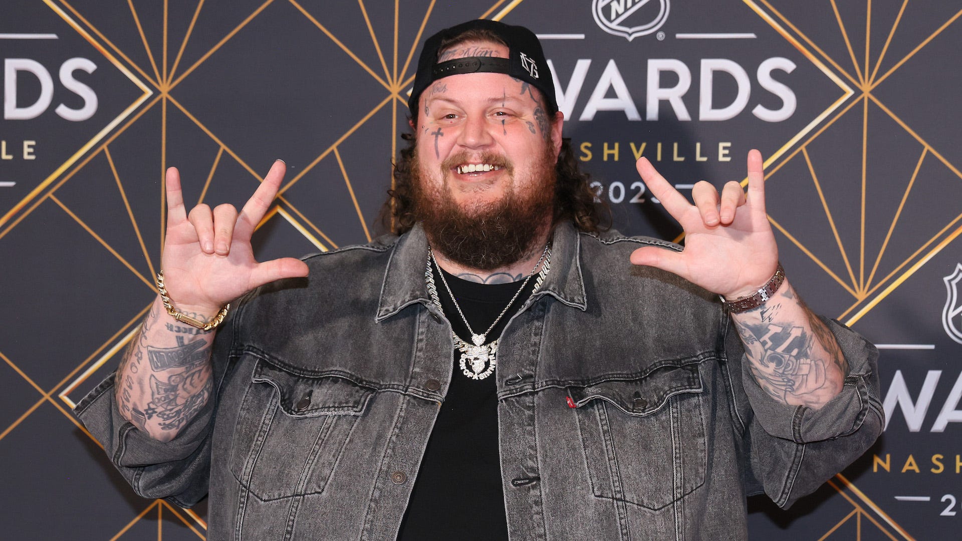 Jelly Roll finds therapy in new single, ‘Need A Favor’