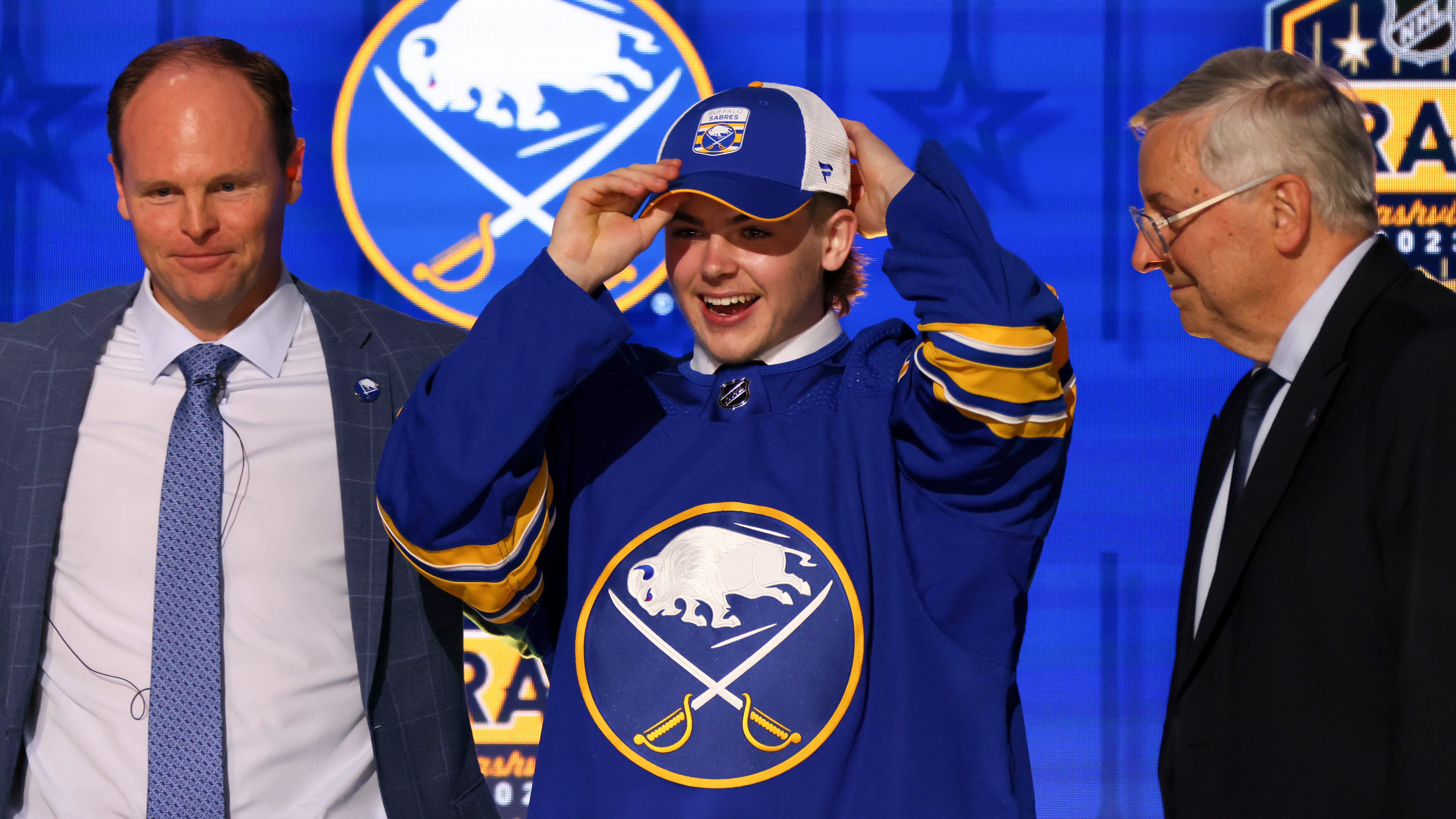 Sabres select left winger Zach Benson with 13th pick in 2023 NHL Draft