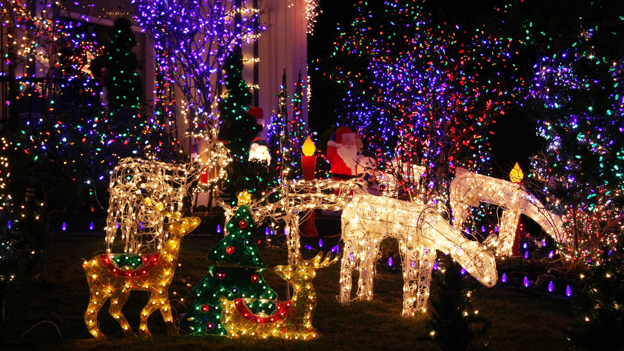 Grand Prairie's 'Prairie Lights' drive-through light park closed Friday night due to cold