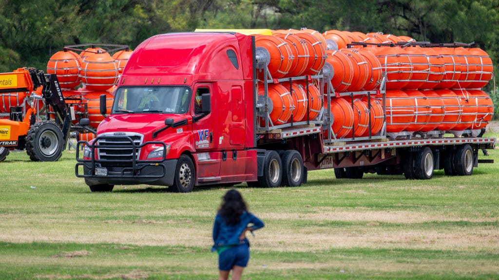 Floating border between Texas and Mexico begins construction