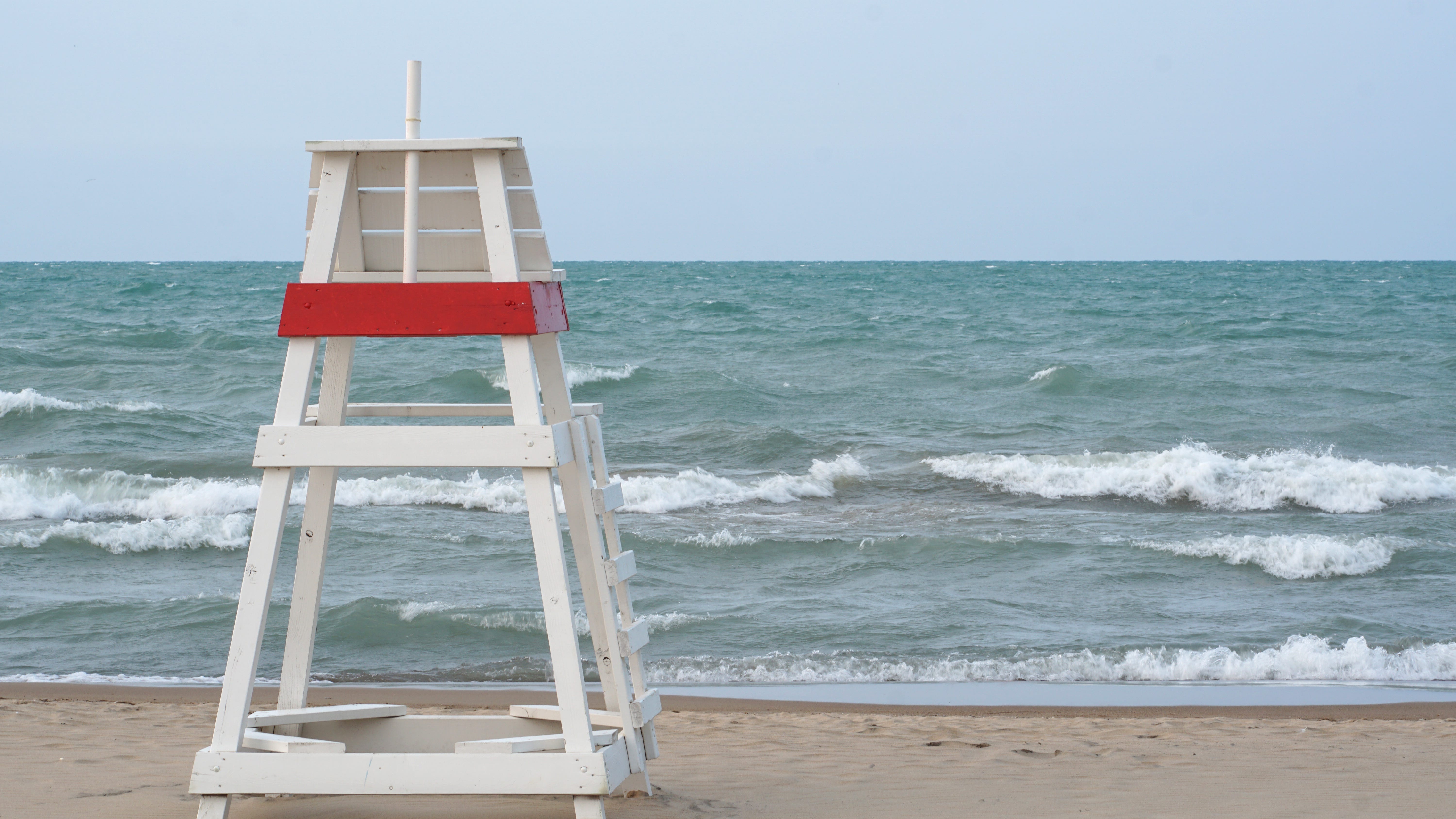 Dead body found offshore at Wilmette beach