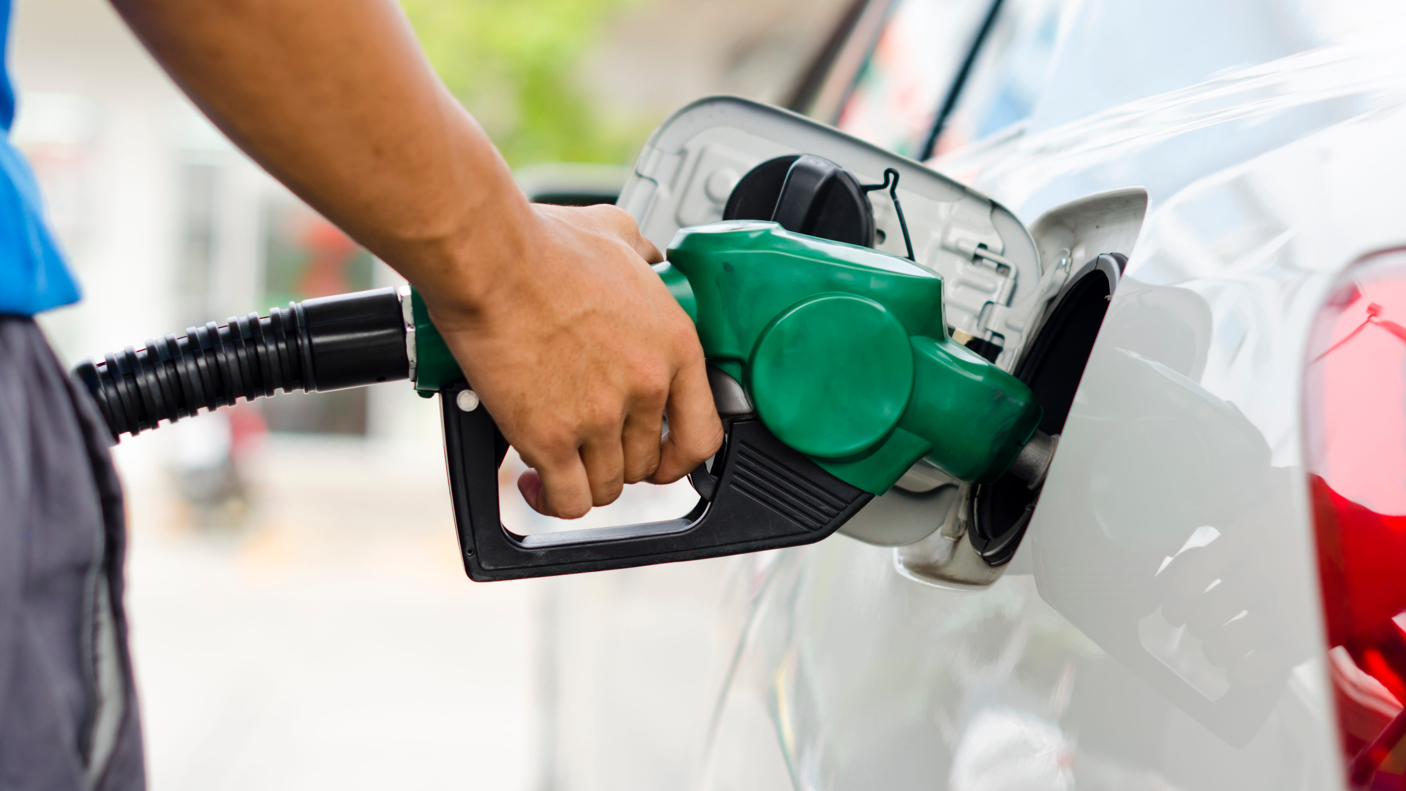 Average Texas fuel prices slowly dropping