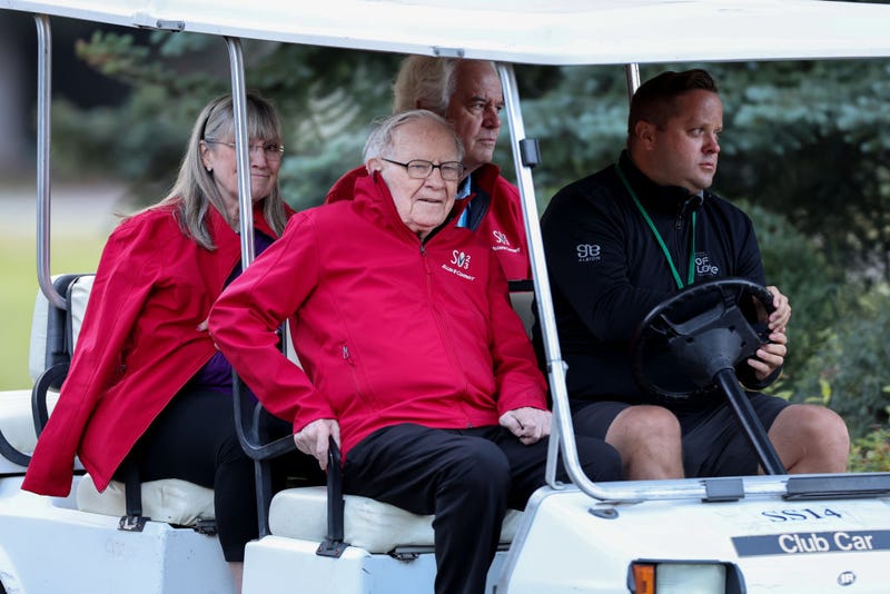  Warren Buffett, Chairman and CEO of Berkshire Hathaway, makes his way to a morning session at the Allen & Company Sun Valley Conference on July 13, 2023 in Sun Valley, Idaho. Every July, some of the world's most wealthy and powerful figures from the media, finance, technology and political spheres converge at the Sun Valley Resort for the exclusive weeklong conference. (Photo by Kevin Dietsch/Getty Images)