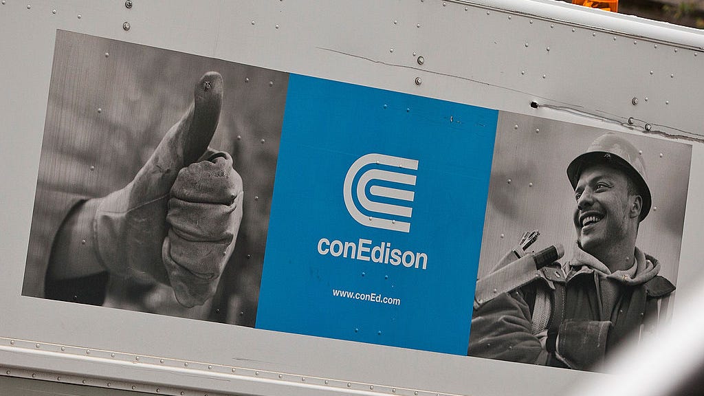 Thousands lose power throughout Tri-State amid storm; Con Ed brings in outside contractors to help
