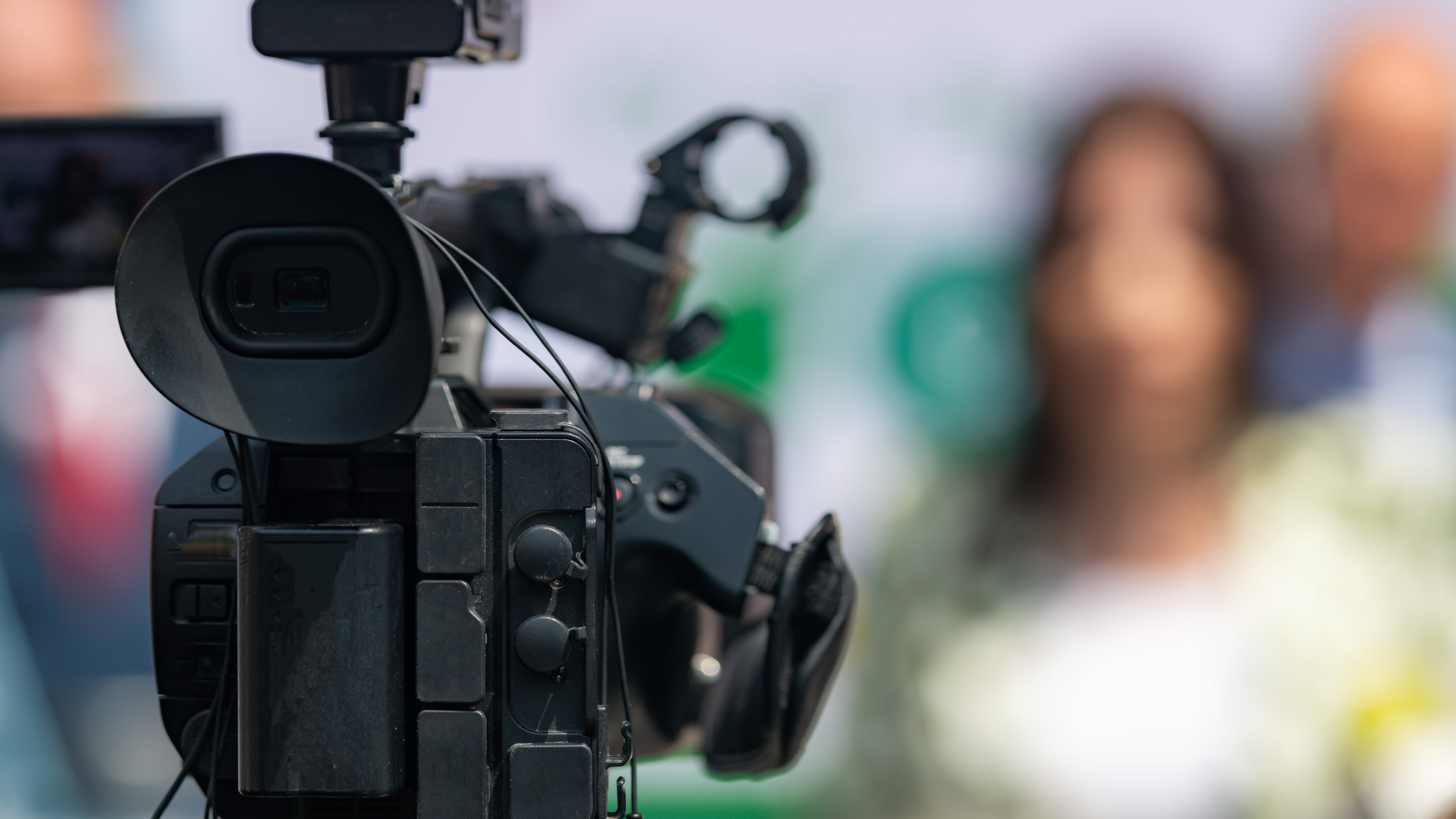 Univision news crew robbed at gunpoint; third attack on Chicago media this month