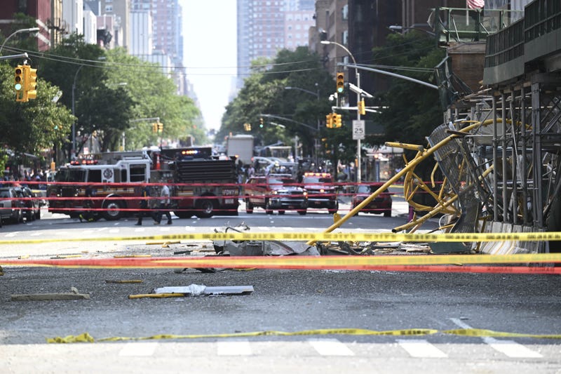 The crash of the falling debris was so violent that people felt their buildings shake