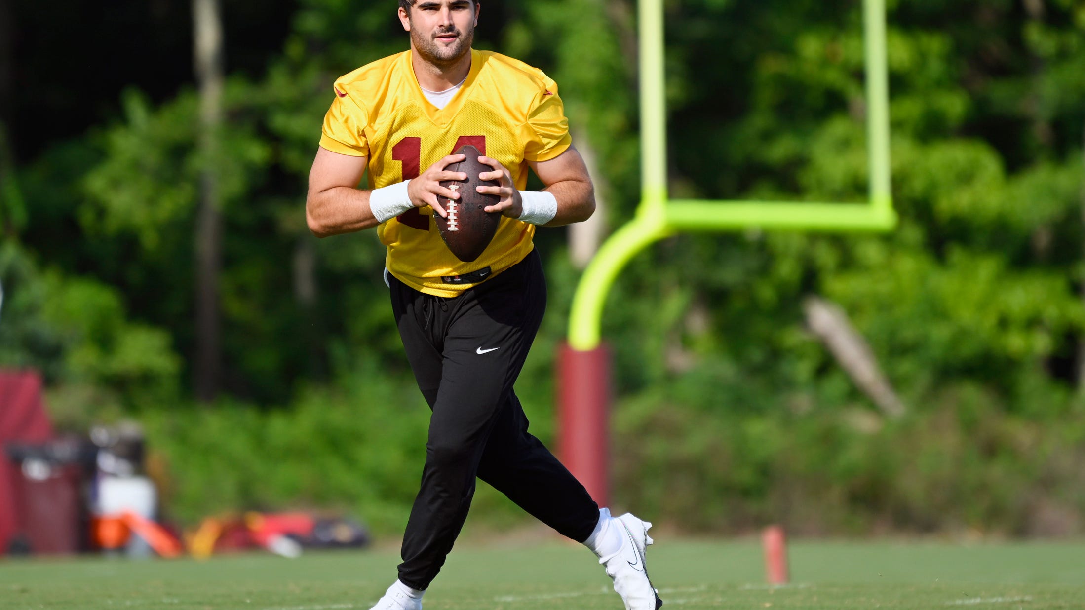 JUNKIES: Can Sam Howell succeed behind a 'nubs' offensive line