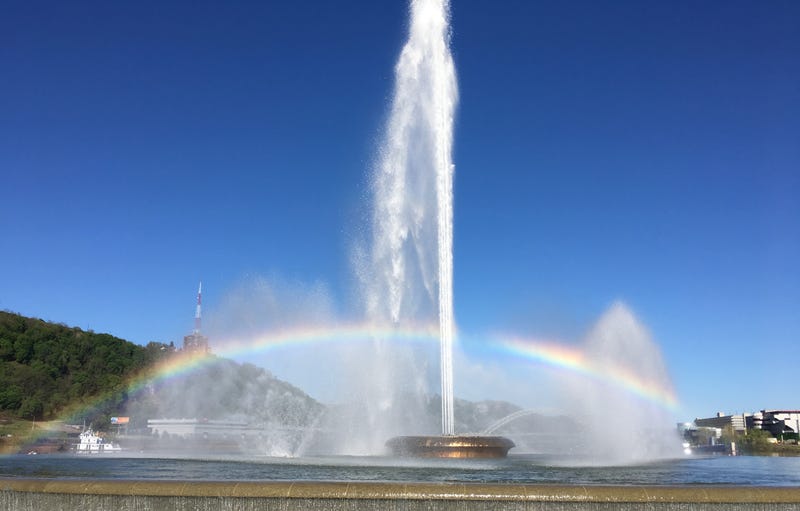 Point State Park fountain on sunny day
