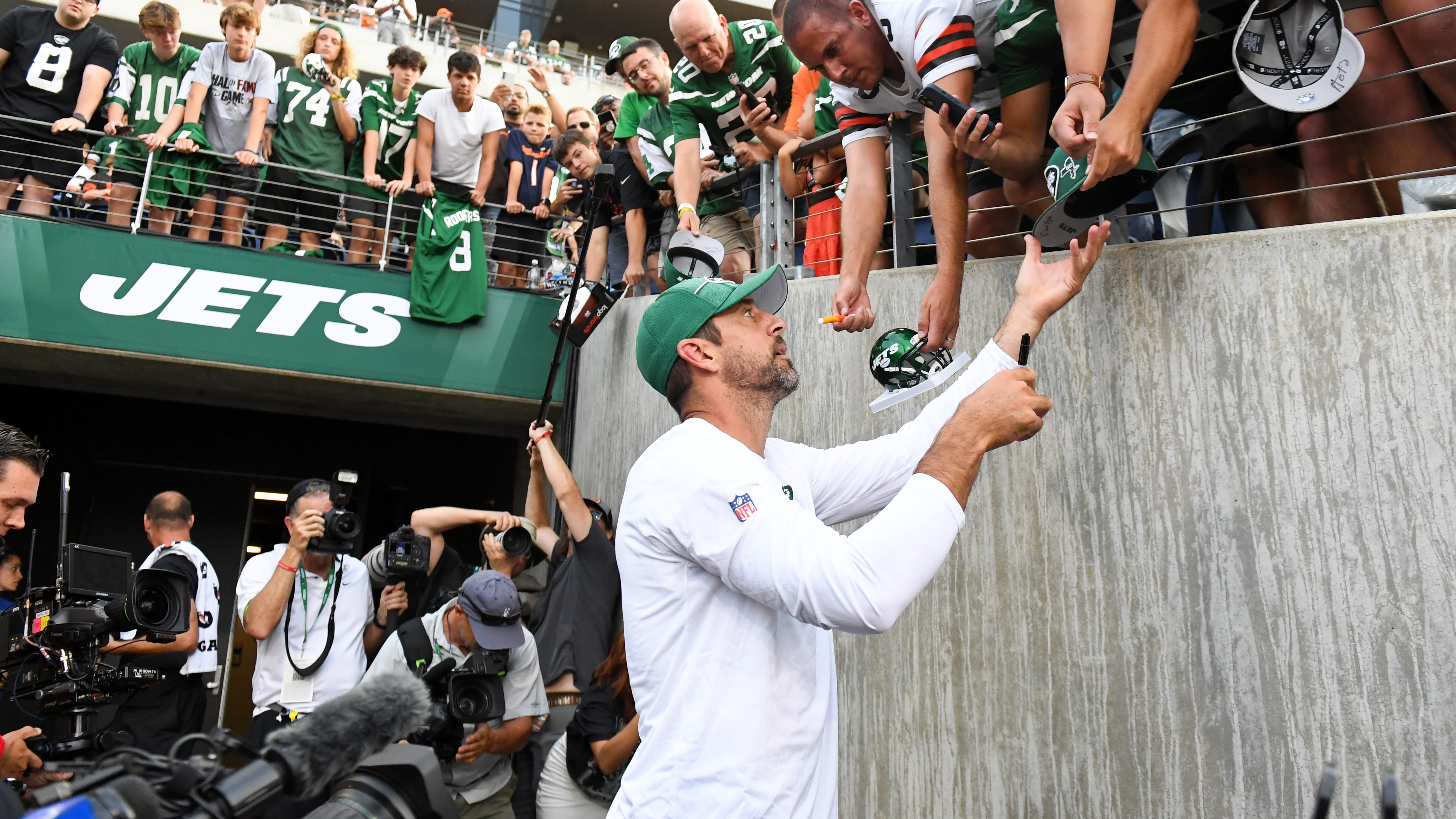 Jerry says 'Jets are winning the damn Super Bowl' after watching Hard Knocks premiere