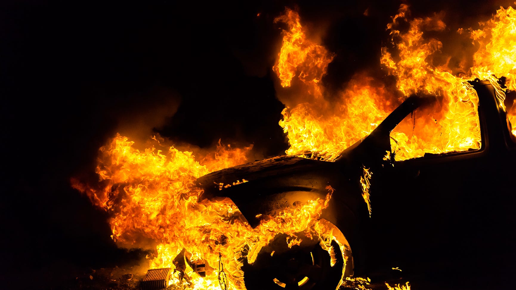 One person killed, several hurt in fiery Fort Worth crash
