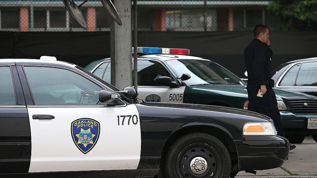 Man's body found in Oakland Estuary