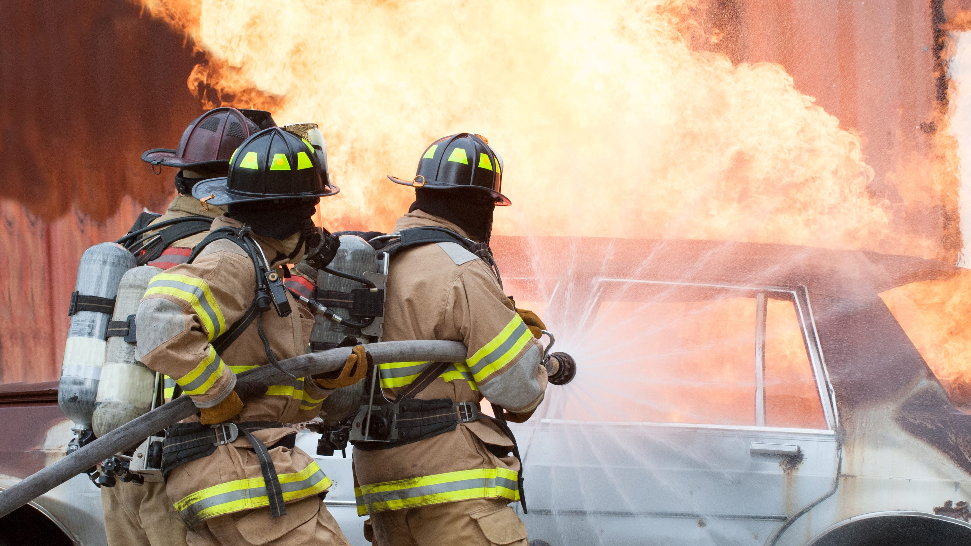 Fire in Northwest Dallas produces plumes of black smoke