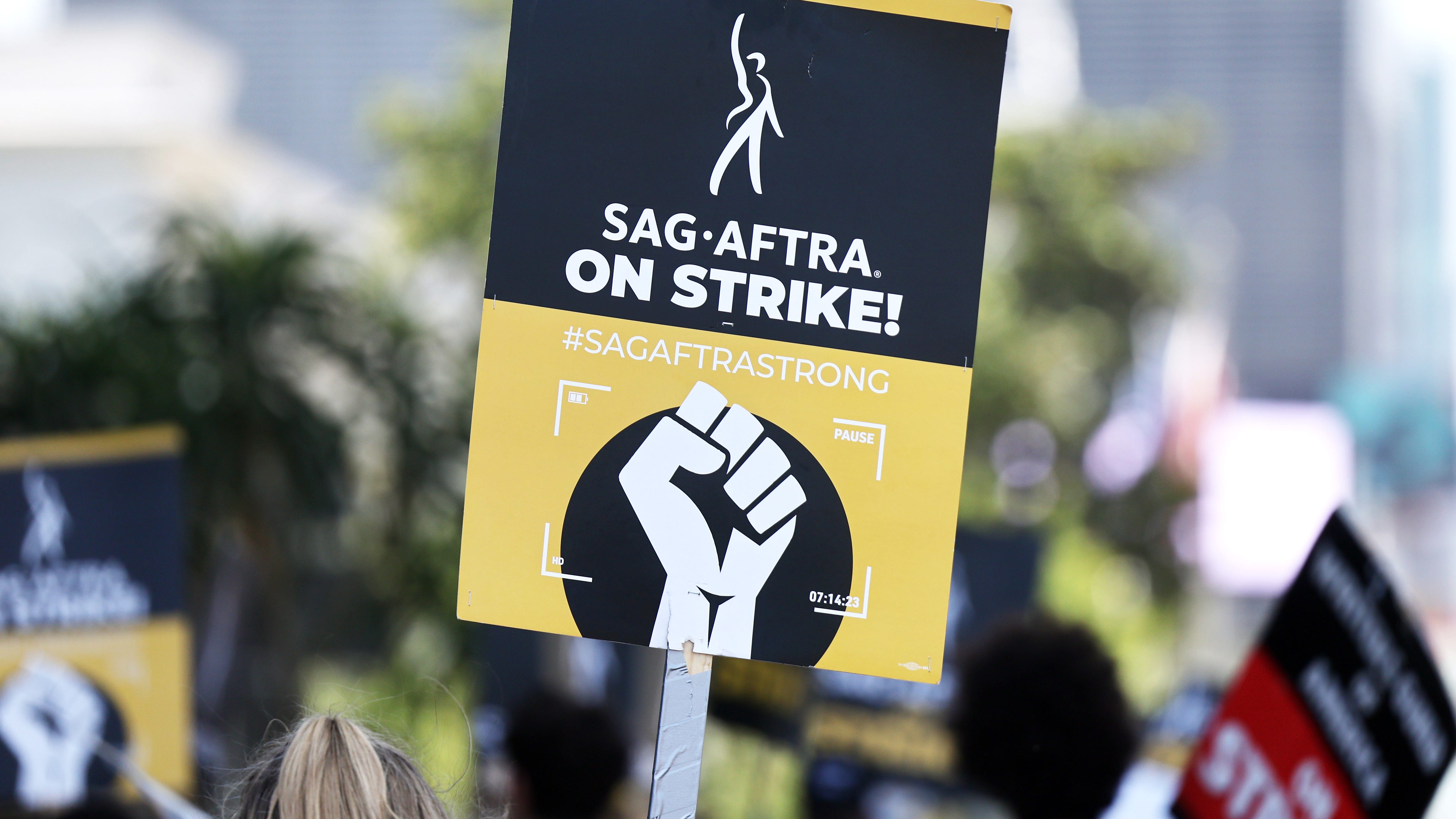 SAG-AFTRA extending health coverage for members set to lose insurance