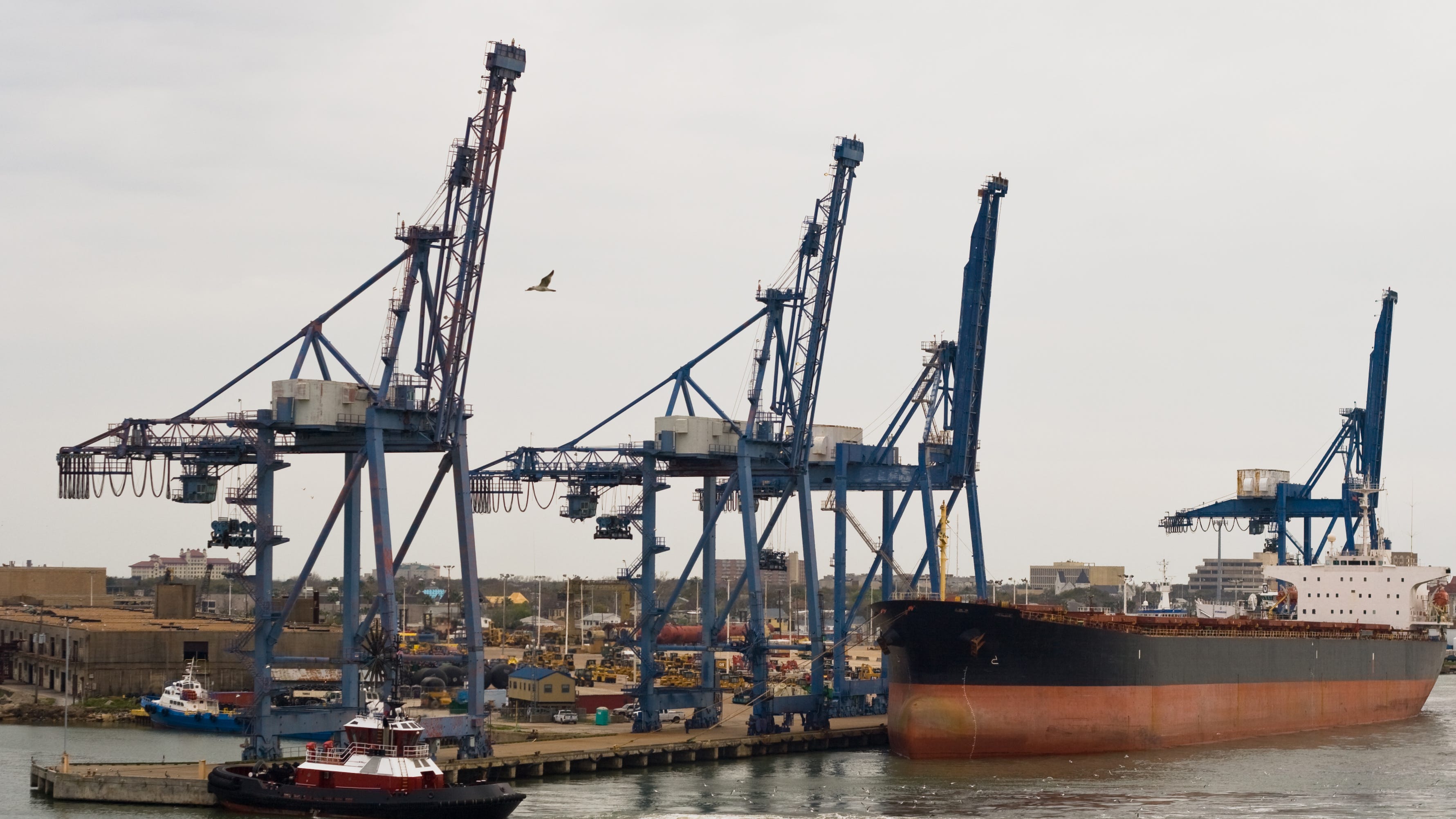 Governor Abbott touts Port of Brownsville as solution to US supply chain issues