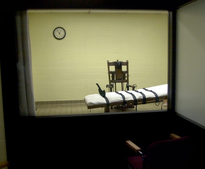 A view of the death chamber from the witness room at the Southern Ohio Correctional Facility shows an electric chair and gurney August 29, 2001 in Lucasville, Ohio