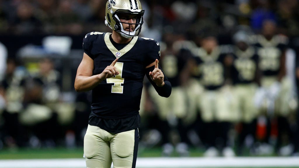 Deuce: Saints running offense with Derek Carr at a Brees-like pace