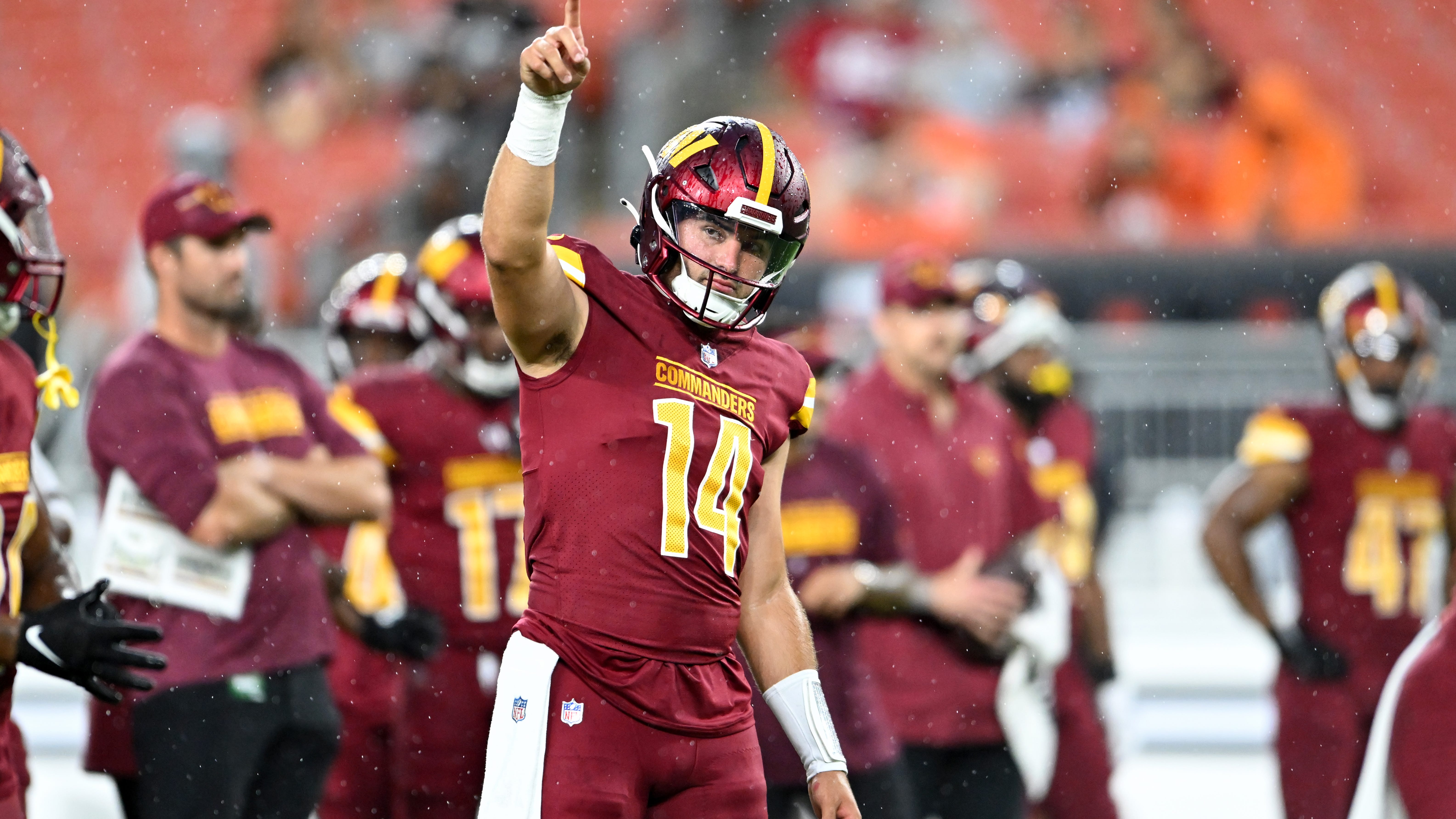 Take Command: Craig Hoffman says Sam Howell doesn't need to play that much Monday night?