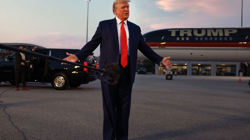 Internet goes crazy over Trump's weight claim at booking