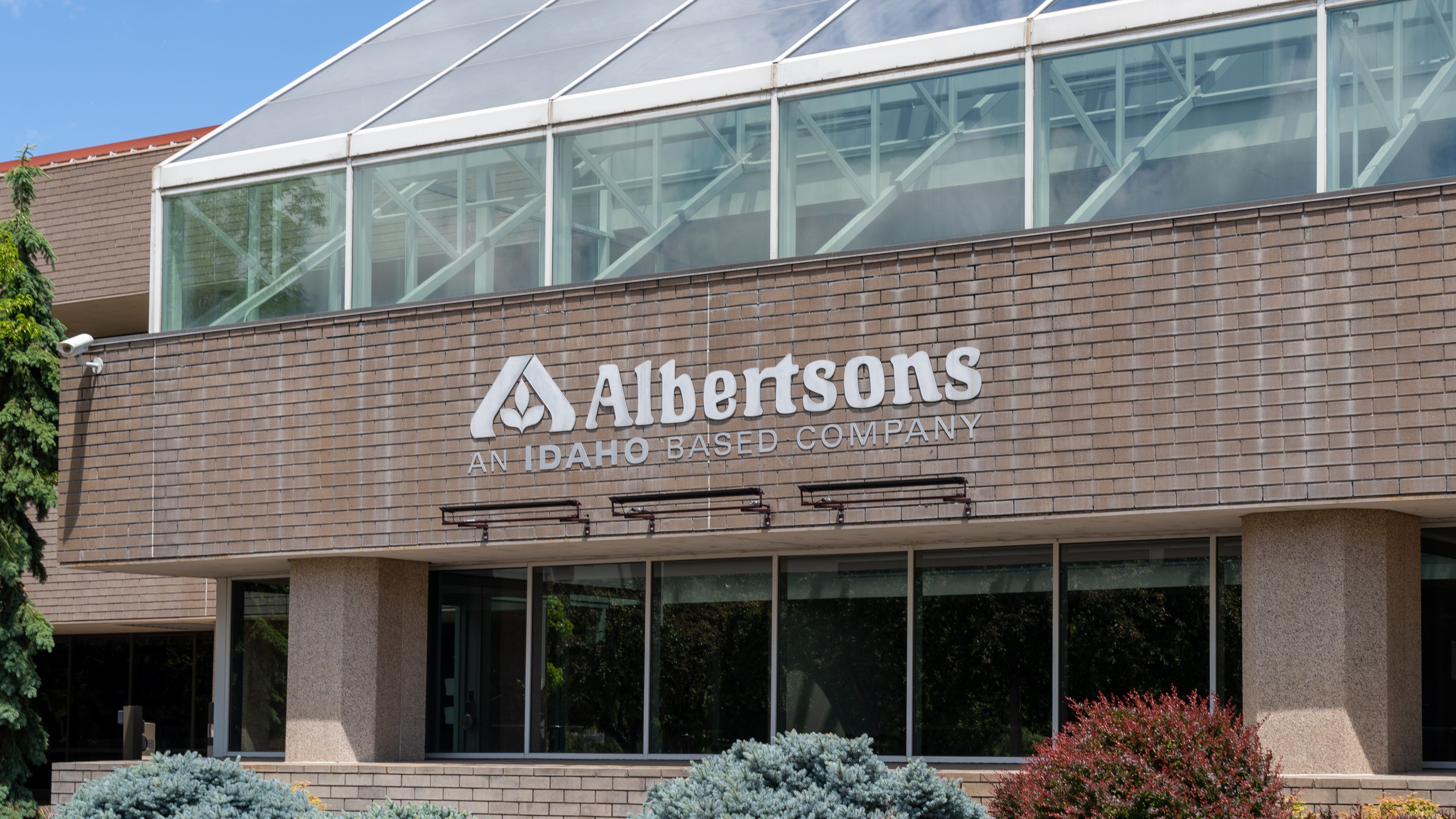 Merger of Jewel parent Albertsons and Kroger could introduce new grocer