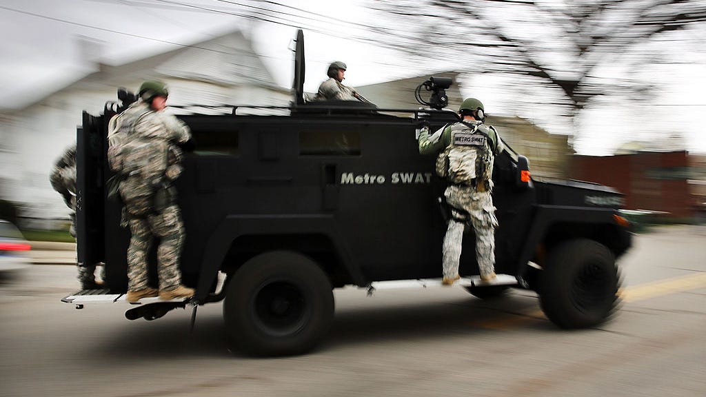 Woman calls in bomb threats to get boyfriend out of work