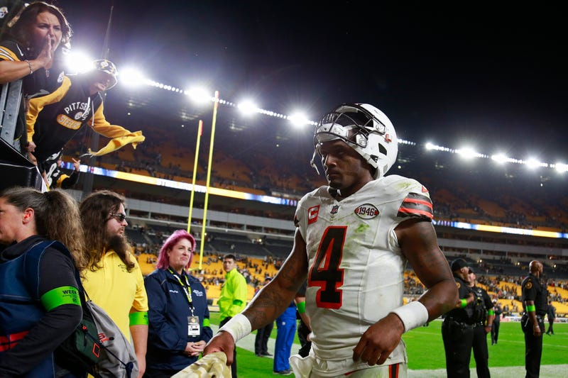 Deshaun Watson #4 of the Cleveland Browns walks off the field following his team's 26-22 loss against the Pittsburgh Steelers at Acrisure Stadium on September 18, 2023 in Pittsburgh, Pennsylvania. 
